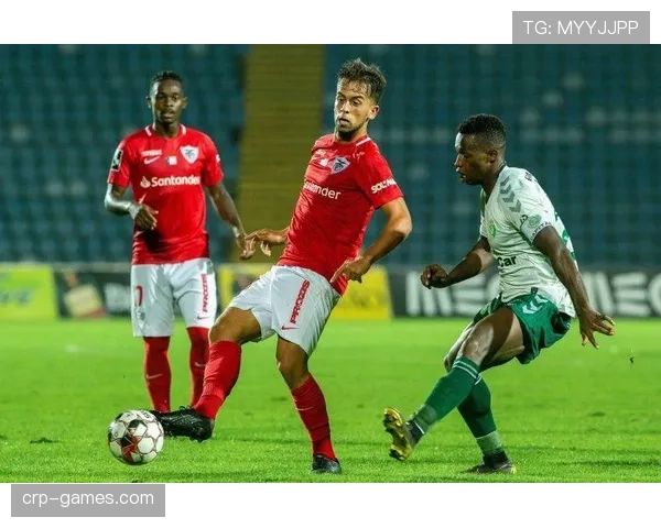 莱奥 vs 维尼修斯:边锋进攻效率与战术角色对比 莱奥 vs 维尼修斯:边锋进攻效率与战术角色对比